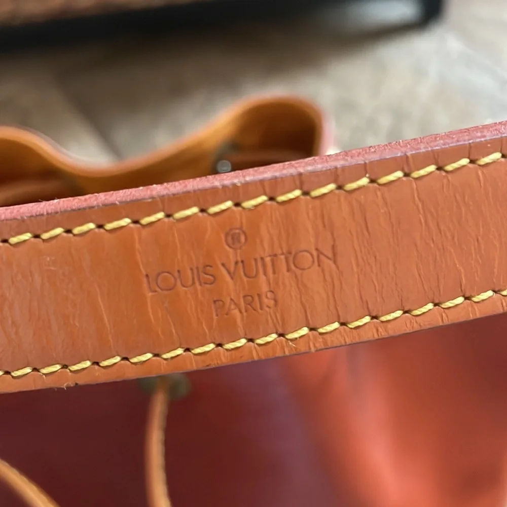 + Louis Vuitton + Epi Noe 2 Bucket Bag - Picture 5 of 15